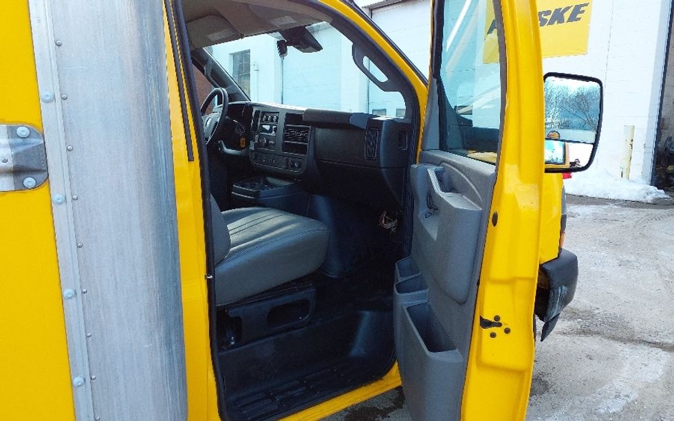 Light Duty Box Truck-Light and Medium Duty Trucks-GMC-2021-Savana G33903-Bangor-ME-97,742\n\t\tmiles-$ 25,250 - Image 20