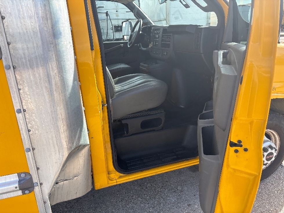 Light Duty Box Truck-Light and Medium Duty Trucks-GMC-2021-Savana G33903-Baton Rouge-LA-100,399\n\t\tmiles-$ 26,500 - Image 19