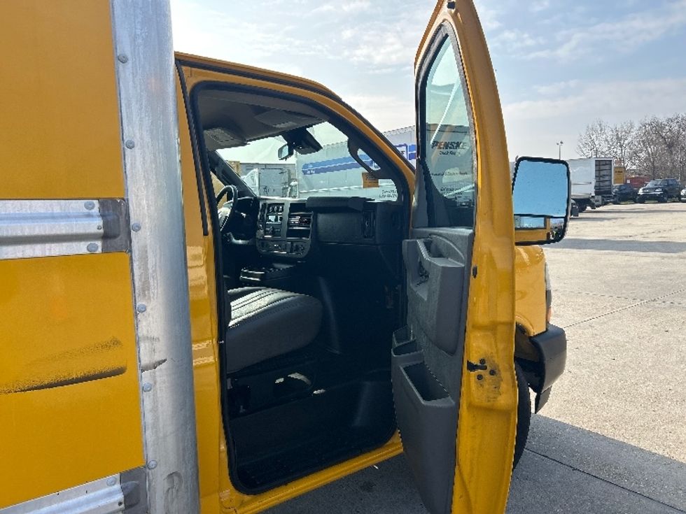 Light Duty Box Truck-Light and Medium Duty Trucks-GMC-2021-Savana G33903-Baton Rouge-LA-101,581\n\t\tmiles-$ 26,250 - Image 19