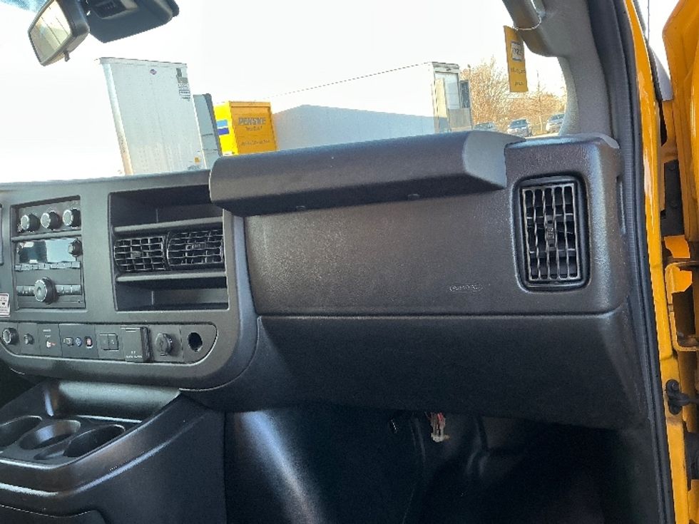 Light Duty Box Truck-Light and Medium Duty Trucks-GMC-2021-Savana G33903-Baton Rouge-LA-101,581\n\t\tmiles-$ 26,250 - Image 20