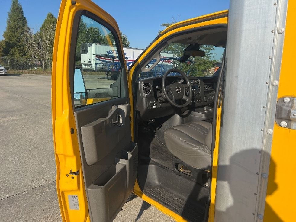 Light Duty Box Truck-Light and Medium Duty Trucks-GMC-2021-Savana G33903-Baton Rouge-LA-106,678\n\t\tmiles-$ 25,000 - Image 16