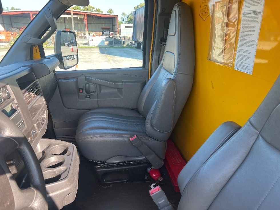 Light Duty Box Truck-Light and Medium Duty Trucks-GMC-2021-Savana G33903-Baton Rouge-LA-106,678\n\t\tmiles-$ 25,000 - Image 19