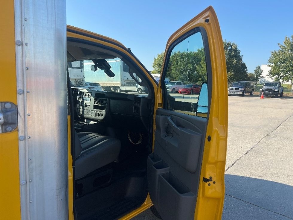 Light Duty Box Truck-Light and Medium Duty Trucks-GMC-2021-Savana G33903-Baton Rouge-LA-106,678\n\t\tmiles-$ 25,000 - Image 20