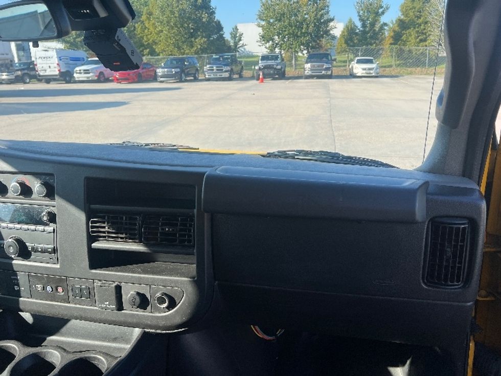 Light Duty Box Truck-Light and Medium Duty Trucks-GMC-2021-Savana G33903-Baton Rouge-LA-106,678\n\t\tmiles-$ 25,000 - Image 21