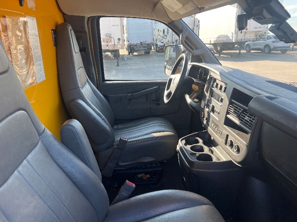 Light Duty Box Truck-Light and Medium Duty Trucks-GMC-2021-Savana G33903-Baton Rouge-LA-106,678\n\t\tmiles-$ 25,000 - Image 22