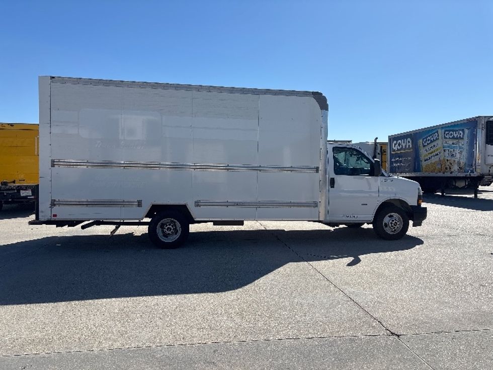 Light Duty Box Truck-Light and Medium Duty Trucks-GMC-2021-Savana G33903-Baton Rouge-LA-114,752\n\t\tmiles-$ 27,750 - Image 15
