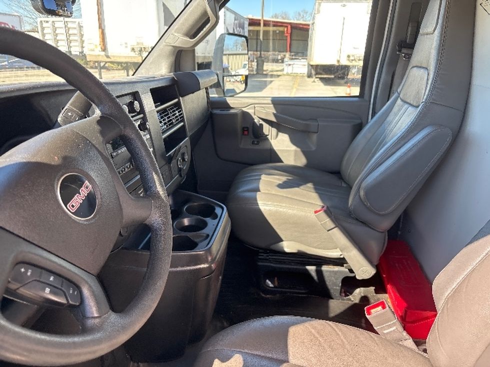 Light Duty Box Truck-Light and Medium Duty Trucks-GMC-2021-Savana G33903-Baton Rouge-LA-114,752\n\t\tmiles-$ 27,750 - Image 19
