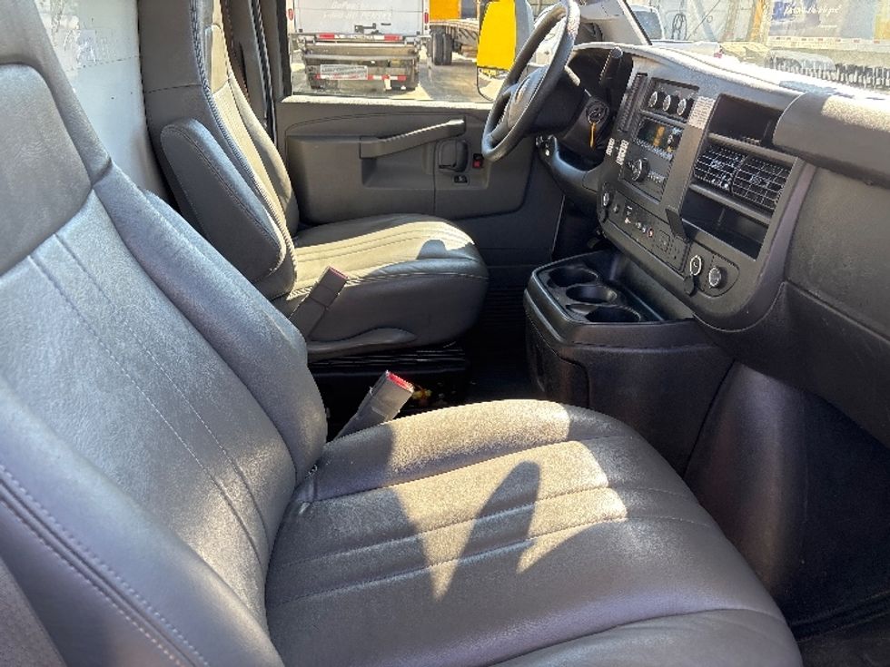 Light Duty Box Truck-Light and Medium Duty Trucks-GMC-2021-Savana G33903-Baton Rouge-LA-114,752\n\t\tmiles-$ 27,750 - Image 22