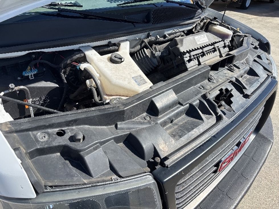 Light Duty Box Truck-Light and Medium Duty Trucks-GMC-2021-Savana G33903-Baton Rouge-LA-114,752\n\t\tmiles-$ 27,750 - Image 23