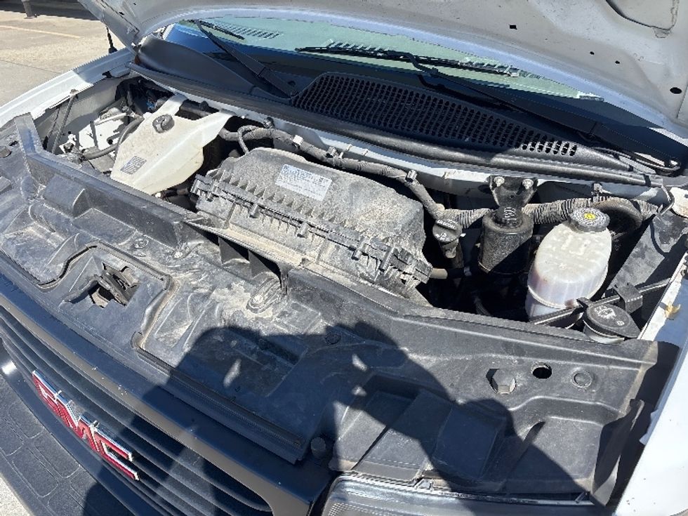 Light Duty Box Truck-Light and Medium Duty Trucks-GMC-2021-Savana G33903-Baton Rouge-LA-114,752\n\t\tmiles-$ 27,750 - Image 24