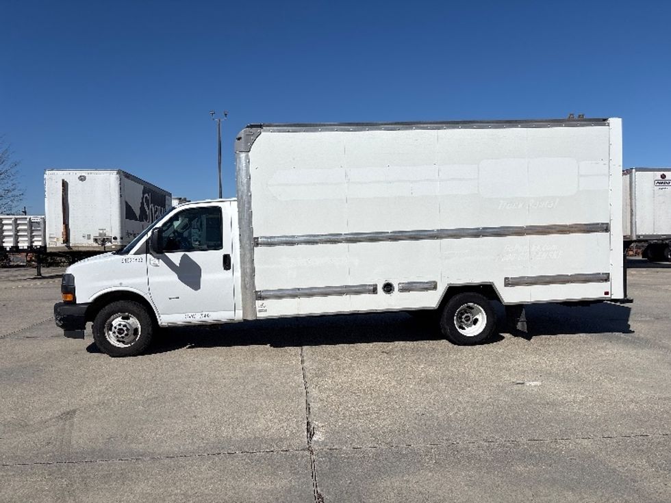 Light Duty Box Truck-Light and Medium Duty Trucks-GMC-2021-Savana G33903-Baton Rouge-LA-114,752\n\t\tmiles-$ 27,750 - Image 4