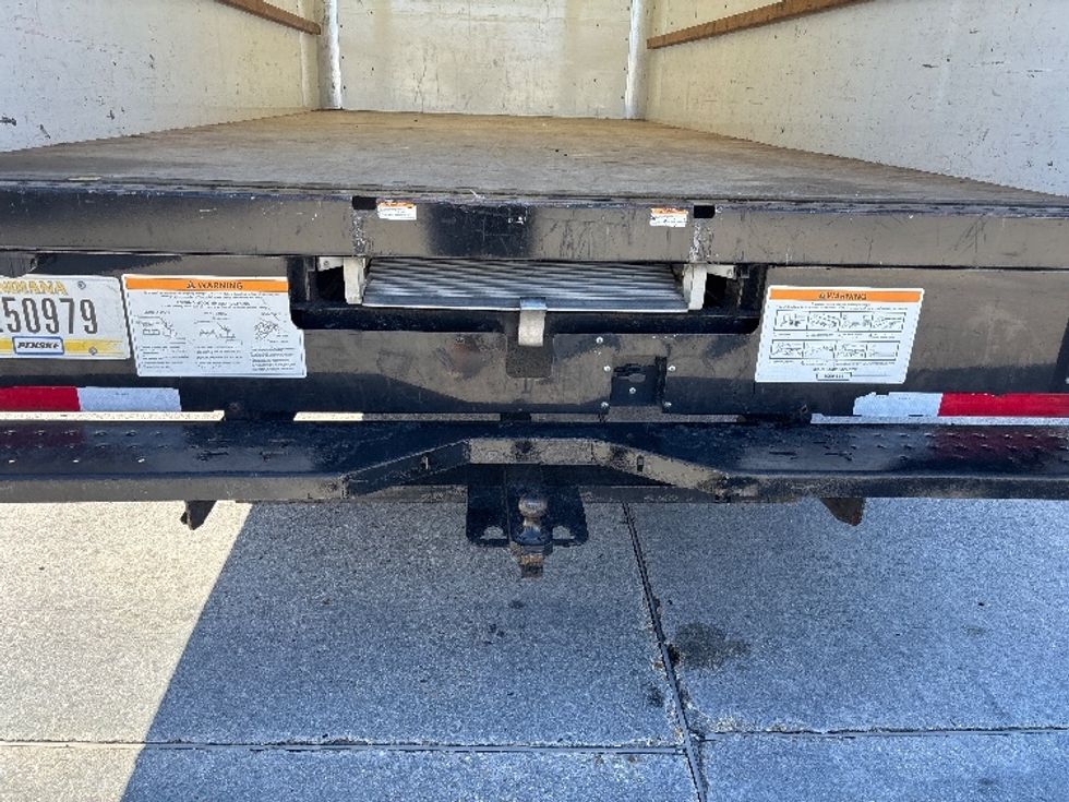 Light Duty Box Truck-Light and Medium Duty Trucks-GMC-2021-Savana G33903-Baton Rouge-LA-114,752\n\t\tmiles-$ 27,750 - Image 9