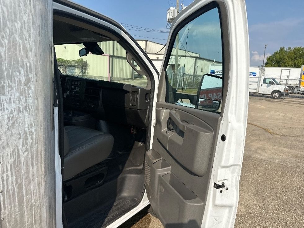 Light Duty Box Truck-Light and Medium Duty Trucks-GMC-2021-Savana G33903-Baton Rouge-LA-120,026\n\t\tmiles-$ 25,750 - Image 19
