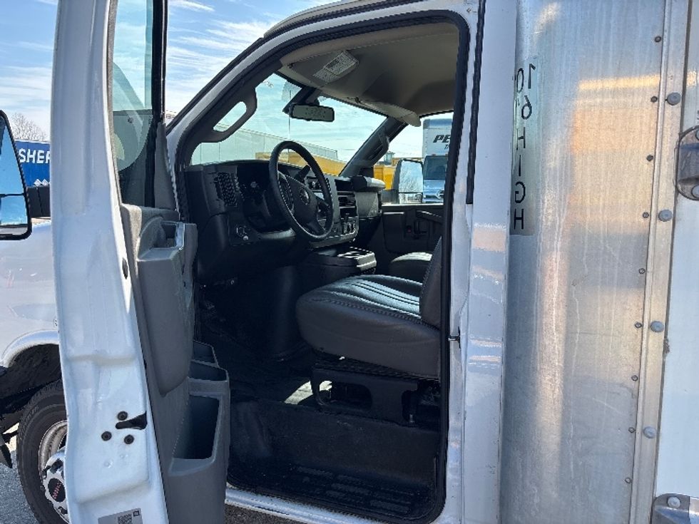 Light Duty Box Truck-Light and Medium Duty Trucks-GMC-2021-Savana G33903-Baton Rouge-LA-129,109\n\t\tmiles-$ 25,750 - Image 13