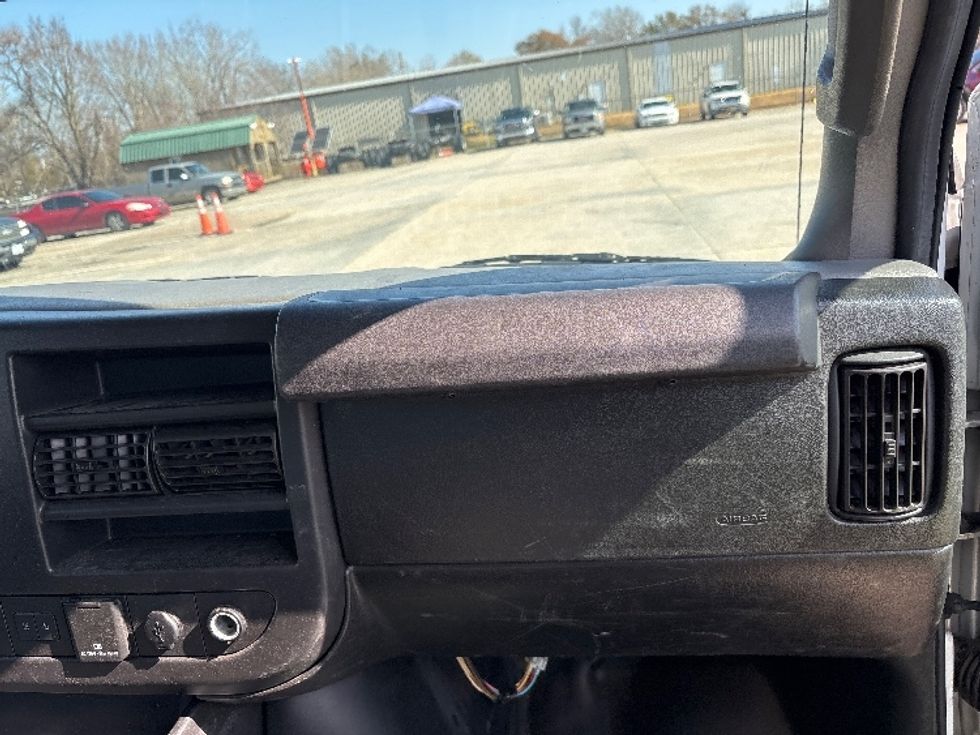 Light Duty Box Truck-Light and Medium Duty Trucks-GMC-2021-Savana G33903-Baton Rouge-LA-129,109\n\t\tmiles-$ 25,750 - Image 18