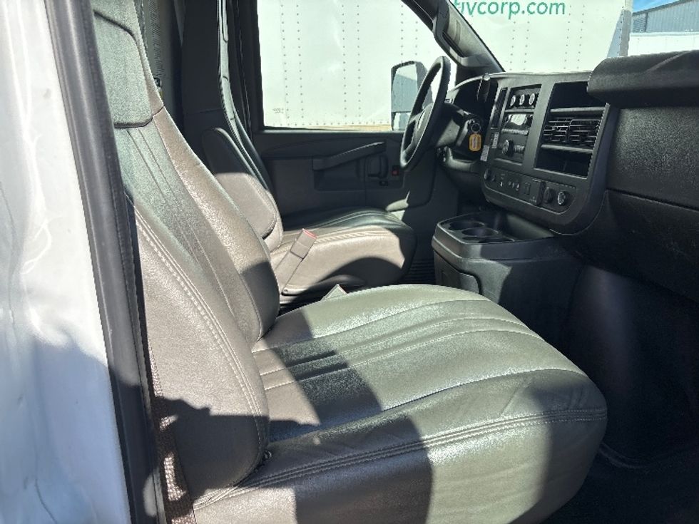 Light Duty Box Truck-Light and Medium Duty Trucks-GMC-2021-Savana G33903-Baton Rouge-LA-129,109\n\t\tmiles-$ 25,750 - Image 19