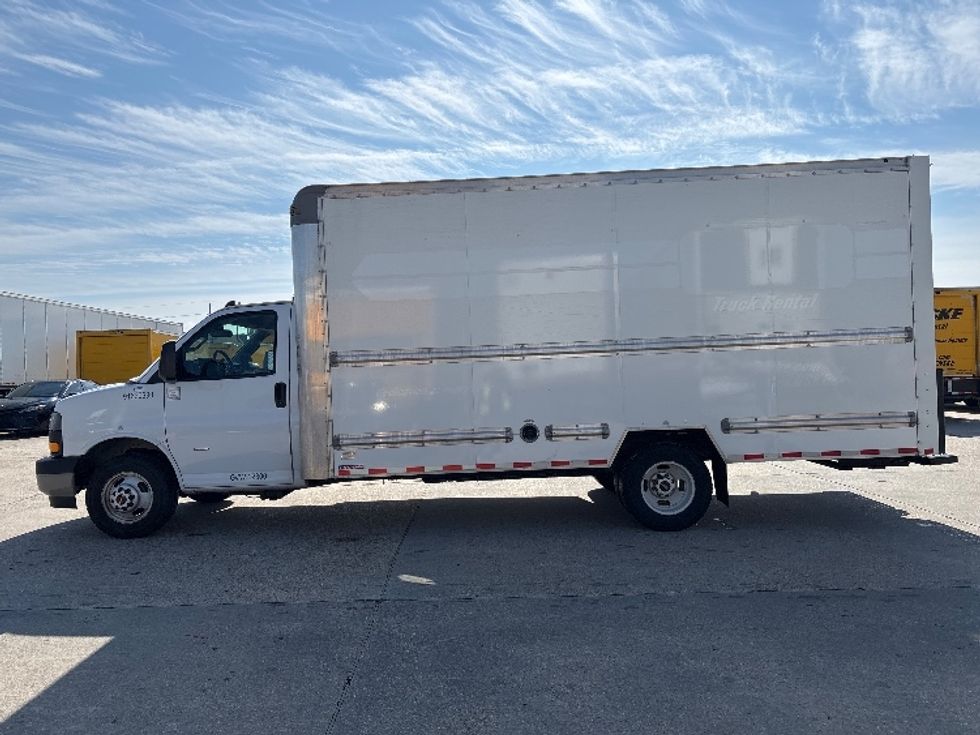 Light Duty Box Truck-Light and Medium Duty Trucks-GMC-2021-Savana G33903-Baton Rouge-LA-129,109\n\t\tmiles-$ 25,750 - Image 4