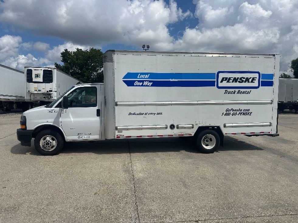 Light Duty Box Truck-Light and Medium Duty Trucks-GMC-2021-Savana G33903-Baton Rouge-LA-75,151\n\t\tmiles-$ 32,250 - Image 4