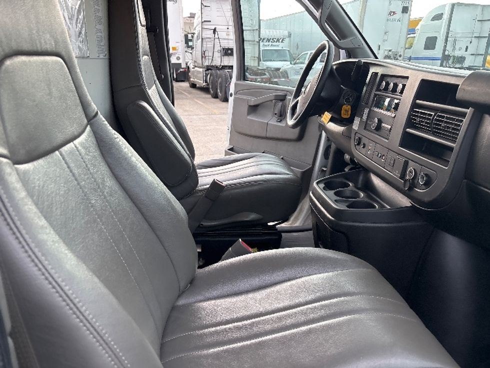 Light Duty Box Truck-Light and Medium Duty Trucks-GMC-2021-Savana G33903-Baton Rouge-LA-78,353\n\t\tmiles-$ 31,750 - Image 22