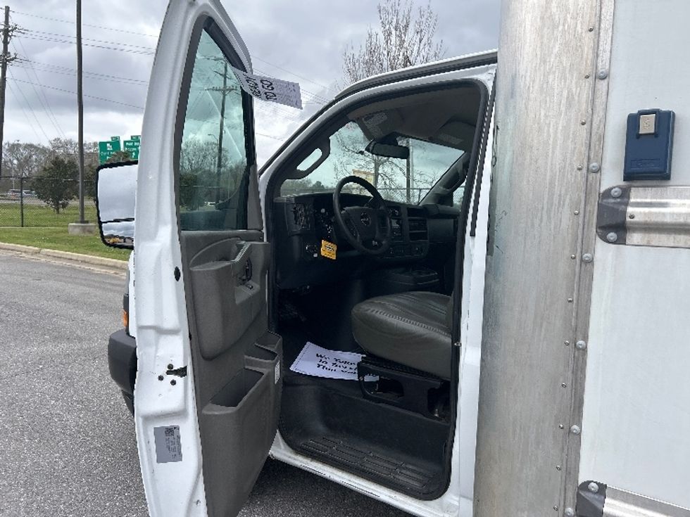 Light Duty Box Truck-Light and Medium Duty Trucks-GMC-2021-Savana G33903-Baton Rouge-LA-78,577\n\t\tmiles-$ 31,750 - Image 12