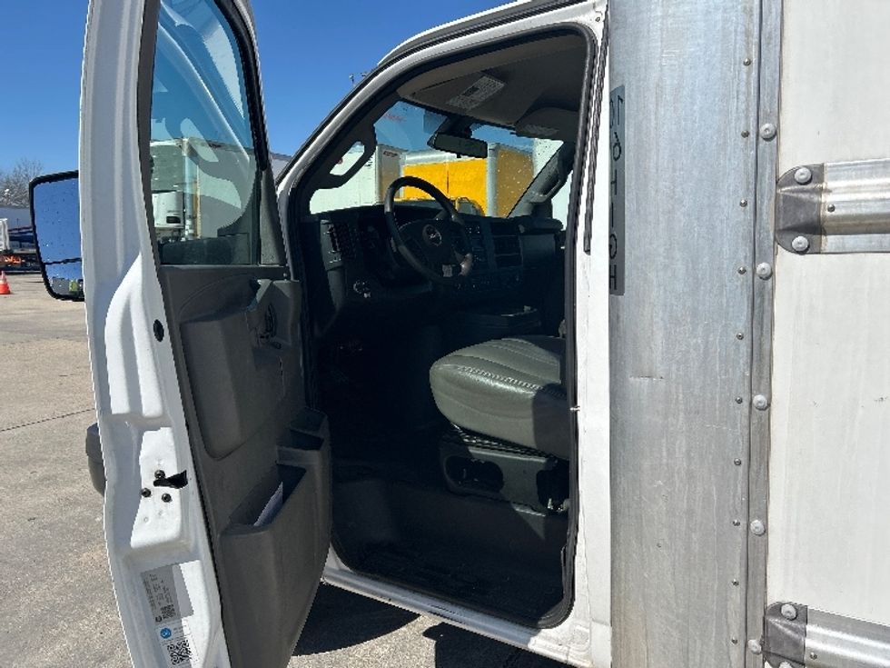 Light Duty Box Truck-Light and Medium Duty Trucks-GMC-2021-Savana G33903-Baton Rouge-LA-87,349\n\t\tmiles-$ 30,750 - Image 13