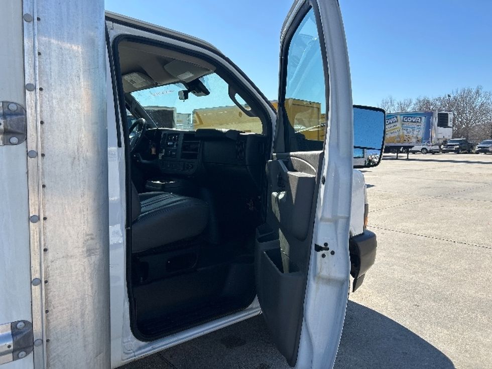 Light Duty Box Truck-Light and Medium Duty Trucks-GMC-2021-Savana G33903-Baton Rouge-LA-87,349\n\t\tmiles-$ 30,750 - Image 17