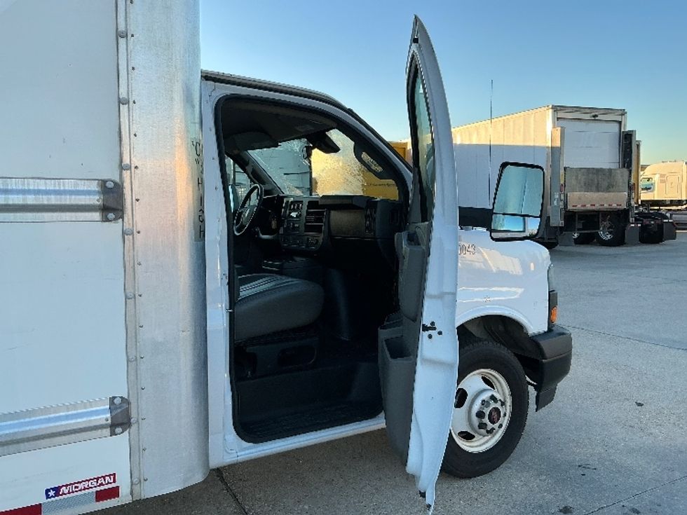 Light Duty Box Truck-Light and Medium Duty Trucks-GMC-2021-Savana G33903-Baton Rouge-LA-87,459\n\t\tmiles-$ 30,750 - Image 19