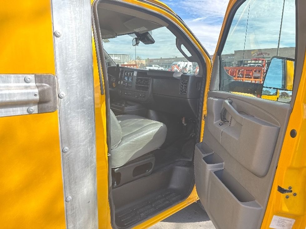 Light Duty Box Truck-Light and Medium Duty Trucks-GMC-2021-Savana G33903-Baton Rouge-LA-88,583\n\t\tmiles-$ 27,750 - Image 15