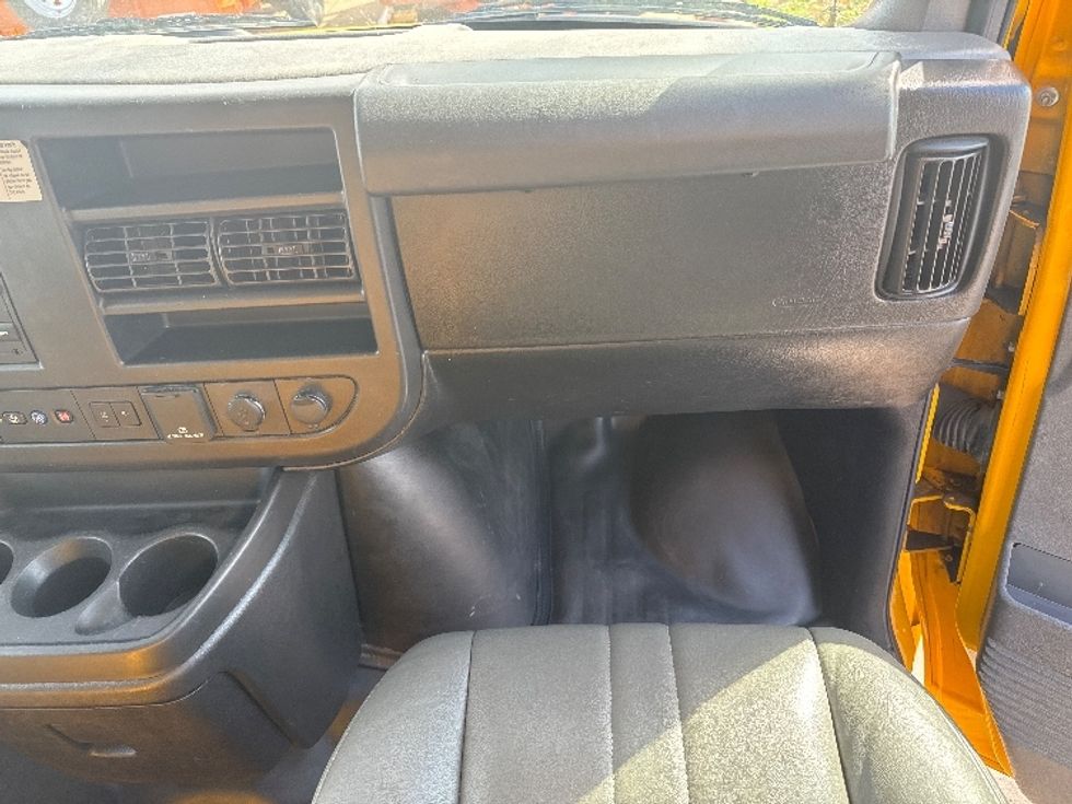 Light Duty Box Truck-Light and Medium Duty Trucks-GMC-2021-Savana G33903-Baton Rouge-LA-88,583\n\t\tmiles-$ 27,750 - Image 16