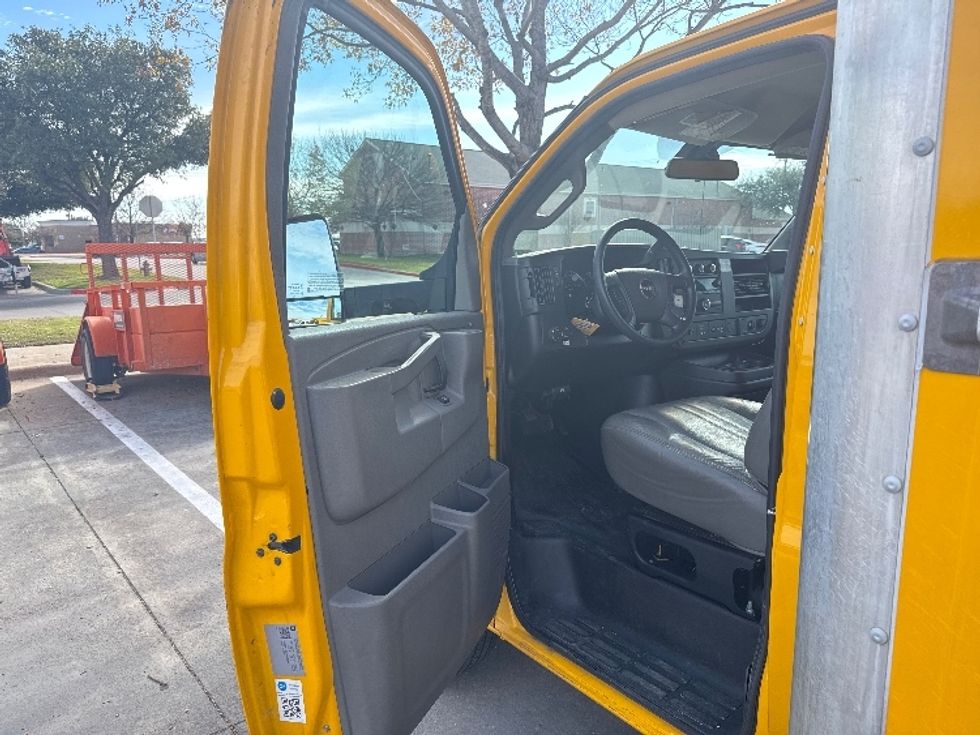 Light Duty Box Truck-Light and Medium Duty Trucks-GMC-2021-Savana G33903-Baton Rouge-LA-88,583\n\t\tmiles-$ 27,750 - Image 21