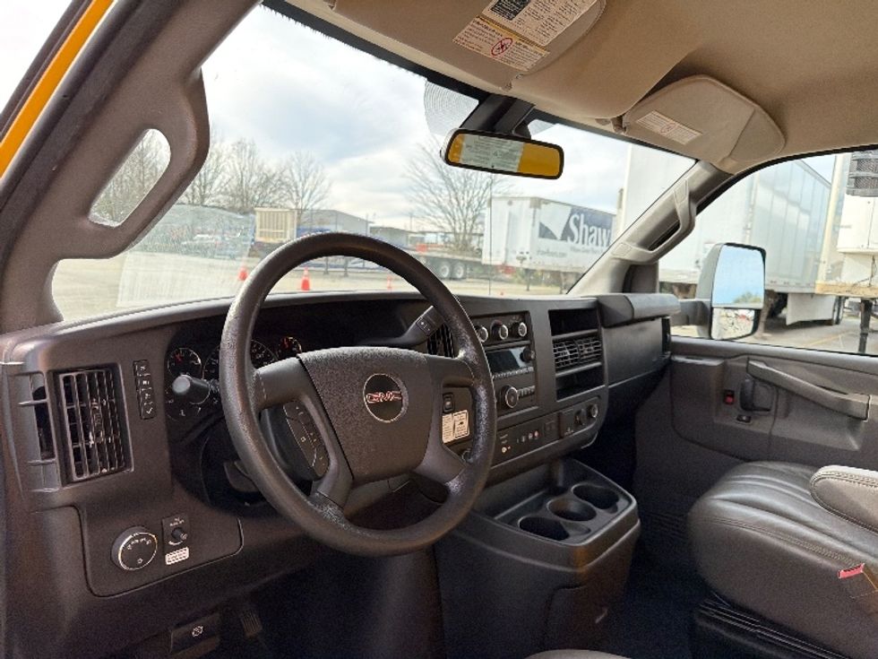 Light Duty Box Truck-Light and Medium Duty Trucks-GMC-2021-Savana G33903-Baton Rouge-LA-93,598\n\t\tmiles-$ 27,250 - Image 16