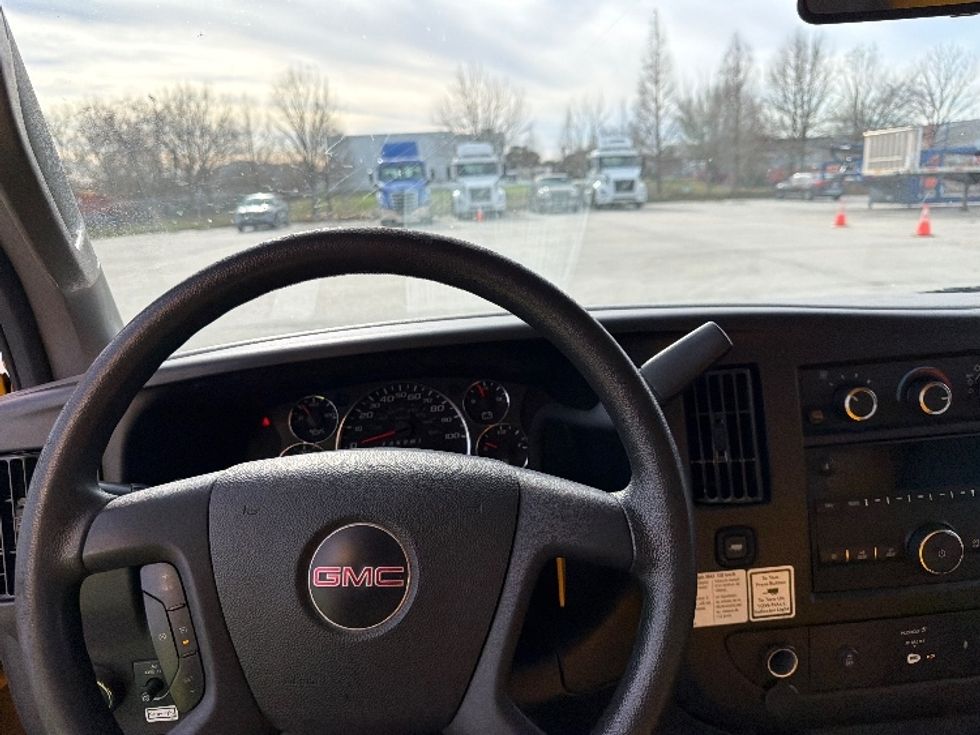 Light Duty Box Truck-Light and Medium Duty Trucks-GMC-2021-Savana G33903-Baton Rouge-LA-93,598\n\t\tmiles-$ 27,250 - Image 17