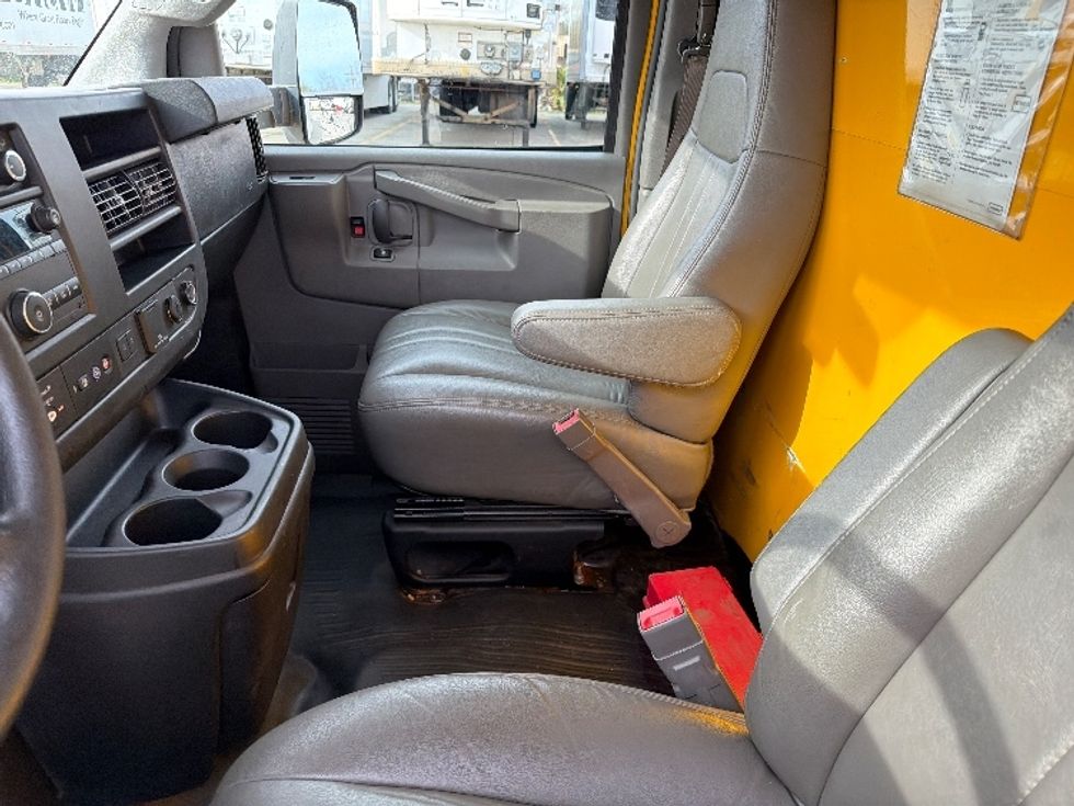 Light Duty Box Truck-Light and Medium Duty Trucks-GMC-2021-Savana G33903-Baton Rouge-LA-93,598\n\t\tmiles-$ 27,250 - Image 18