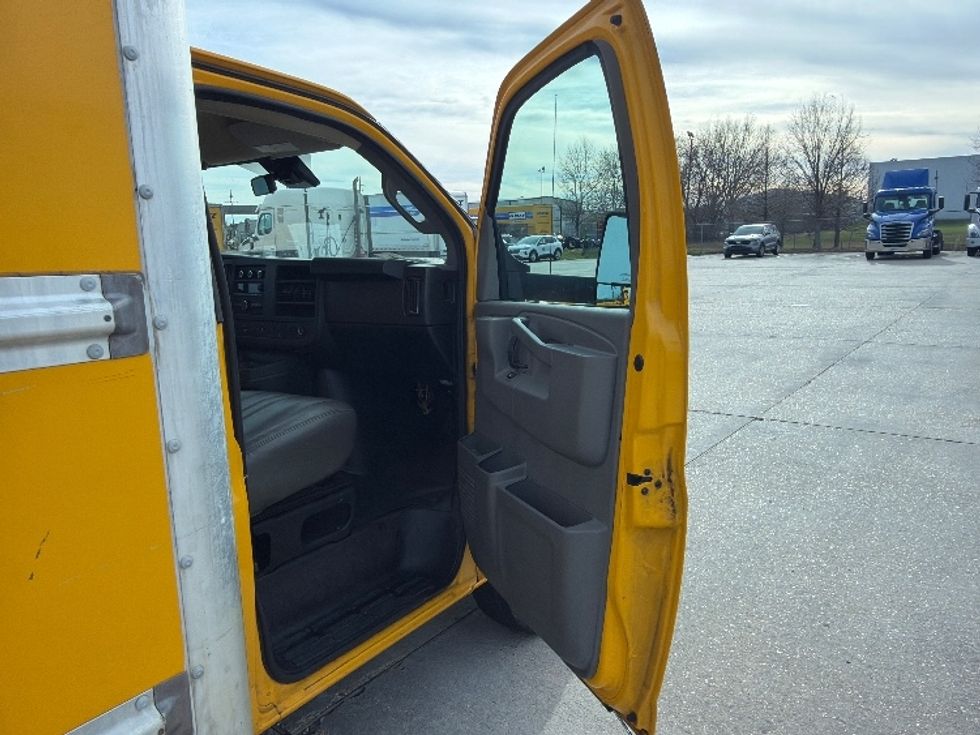 Light Duty Box Truck-Light and Medium Duty Trucks-GMC-2021-Savana G33903-Baton Rouge-LA-93,598\n\t\tmiles-$ 27,250 - Image 19