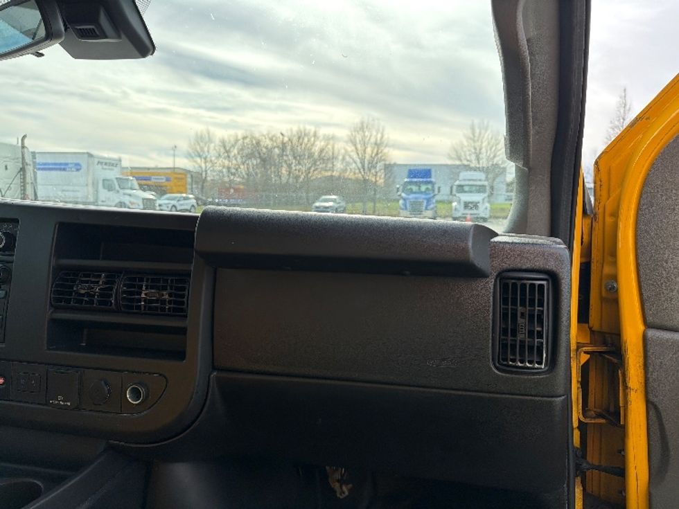 Light Duty Box Truck-Light and Medium Duty Trucks-GMC-2021-Savana G33903-Baton Rouge-LA-93,598\n\t\tmiles-$ 27,250 - Image 20