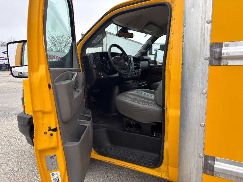 Light Duty Box Truck-Light and Medium Duty Trucks-GMC-2021-Savana G33903-Baton Rouge-LA-96,376\n\t\tmiles-$ 26,750 - Image 13
