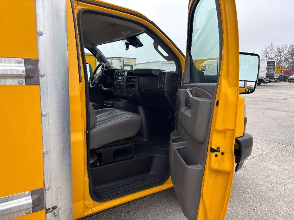 Light Duty Box Truck-Light and Medium Duty Trucks-GMC-2021-Savana G33903-Baton Rouge-LA-96,376\n\t\tmiles-$ 26,750 - Image 17