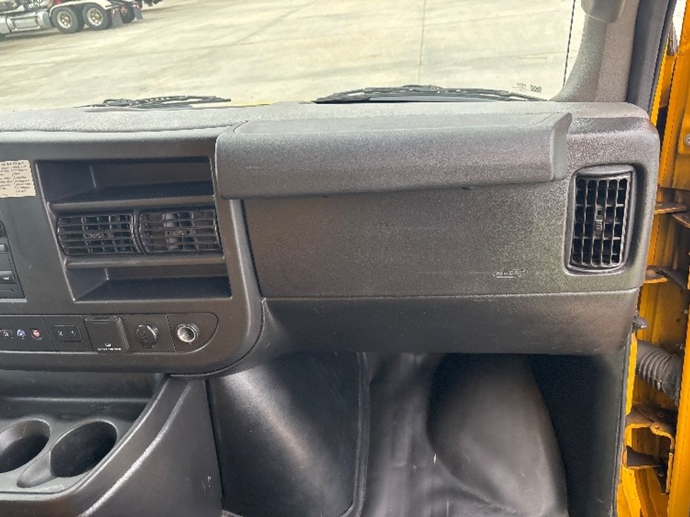 Light Duty Box Truck-Light and Medium Duty Trucks-GMC-2021-Savana G33903-Baton Rouge-LA-96,376\n\t\tmiles-$ 26,750 - Image 18