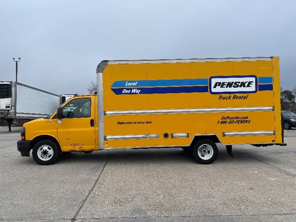 Light Duty Box Truck-Light and Medium Duty Trucks-GMC-2021-Savana G33903-Baton Rouge-LA-96,376\n\t\tmiles-$ 26,750 - Image 4