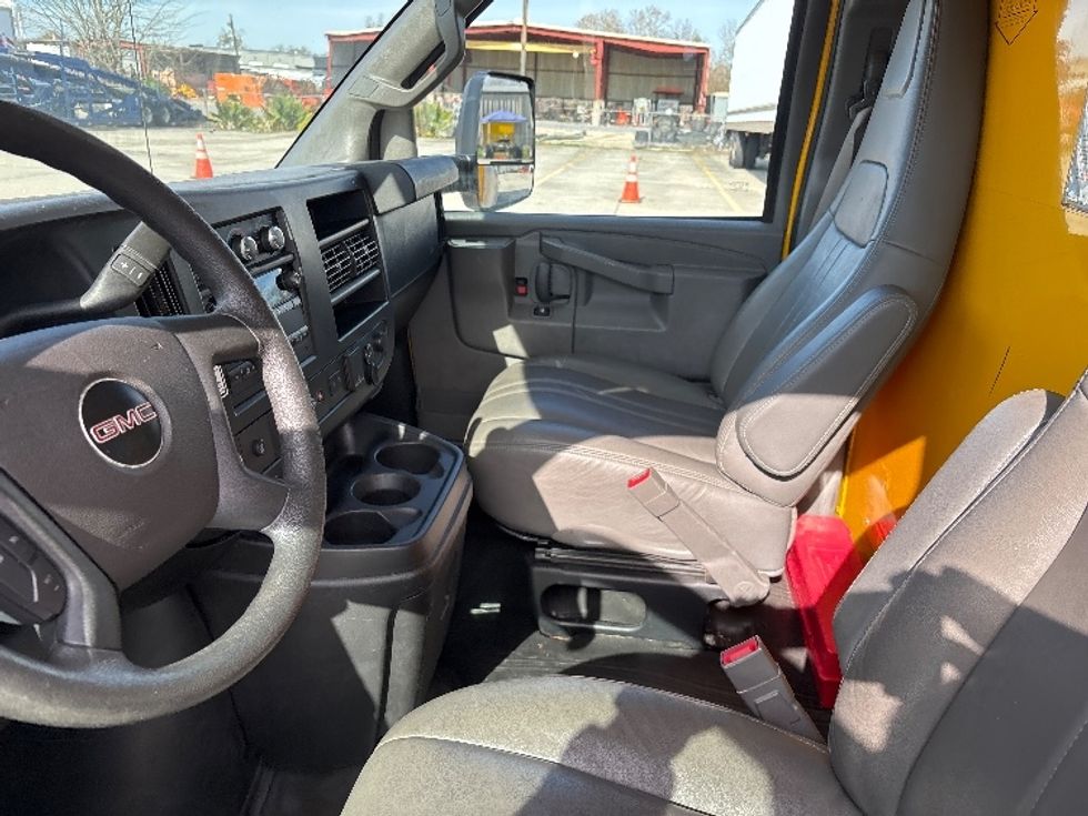 Light Duty Box Truck-Light and Medium Duty Trucks-GMC-2021-Savana G33903-Baton Rouge-LA-97,105\n\t\tmiles-$ 26,750 - Image 19