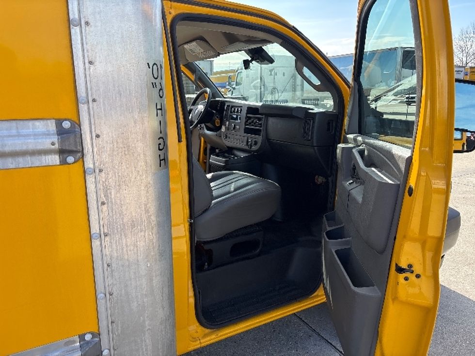 Light Duty Box Truck-Light and Medium Duty Trucks-GMC-2021-Savana G33903-Baton Rouge-LA-97,105\n\t\tmiles-$ 26,750 - Image 20