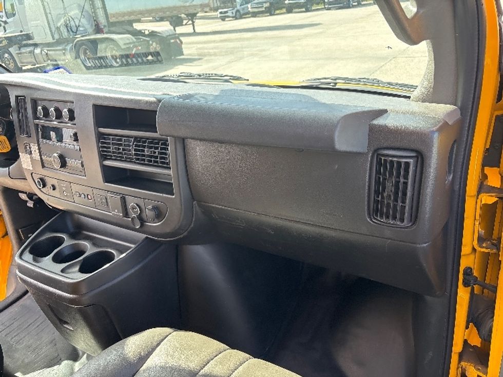 Light Duty Box Truck-Light and Medium Duty Trucks-GMC-2021-Savana G33903-Baton Rouge-LA-97,105\n\t\tmiles-$ 26,750 - Image 21