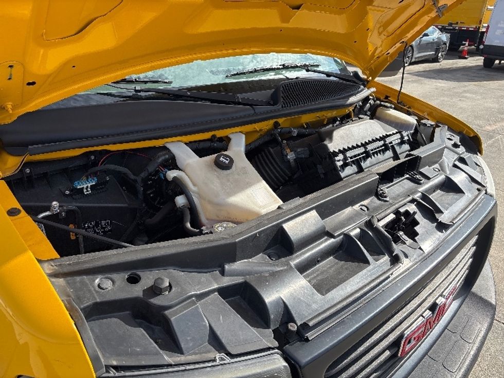 Light Duty Box Truck-Light and Medium Duty Trucks-GMC-2021-Savana G33903-Baton Rouge-LA-97,105\n\t\tmiles-$ 26,750 - Image 23