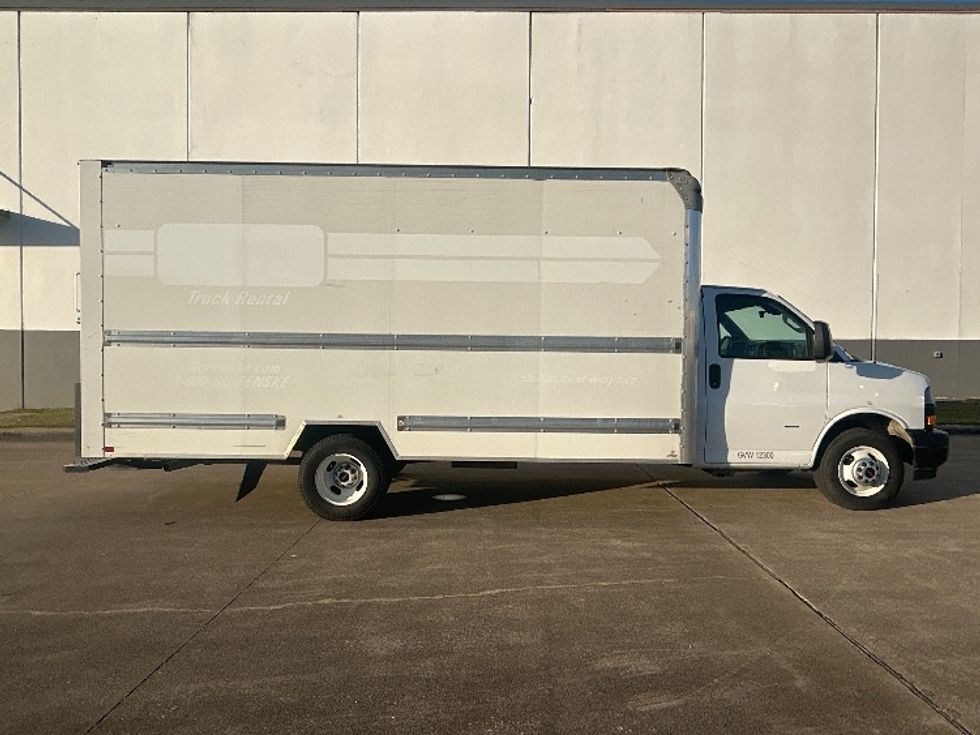 Light Duty Box Truck-Light and Medium Duty Trucks-GMC-2021-Savana G33903-Beaumont-TX-102,283\n\t\tmiles-$ 29,000 - Image 14