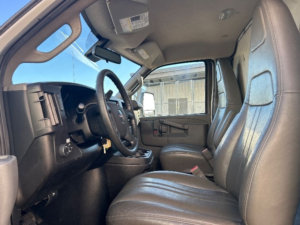 Light Duty Box Truck-Light and Medium Duty Trucks-GMC-2021-Savana G33903-Beaumont-TX-102,283\n\t\tmiles-$ 29,000 - Image 15