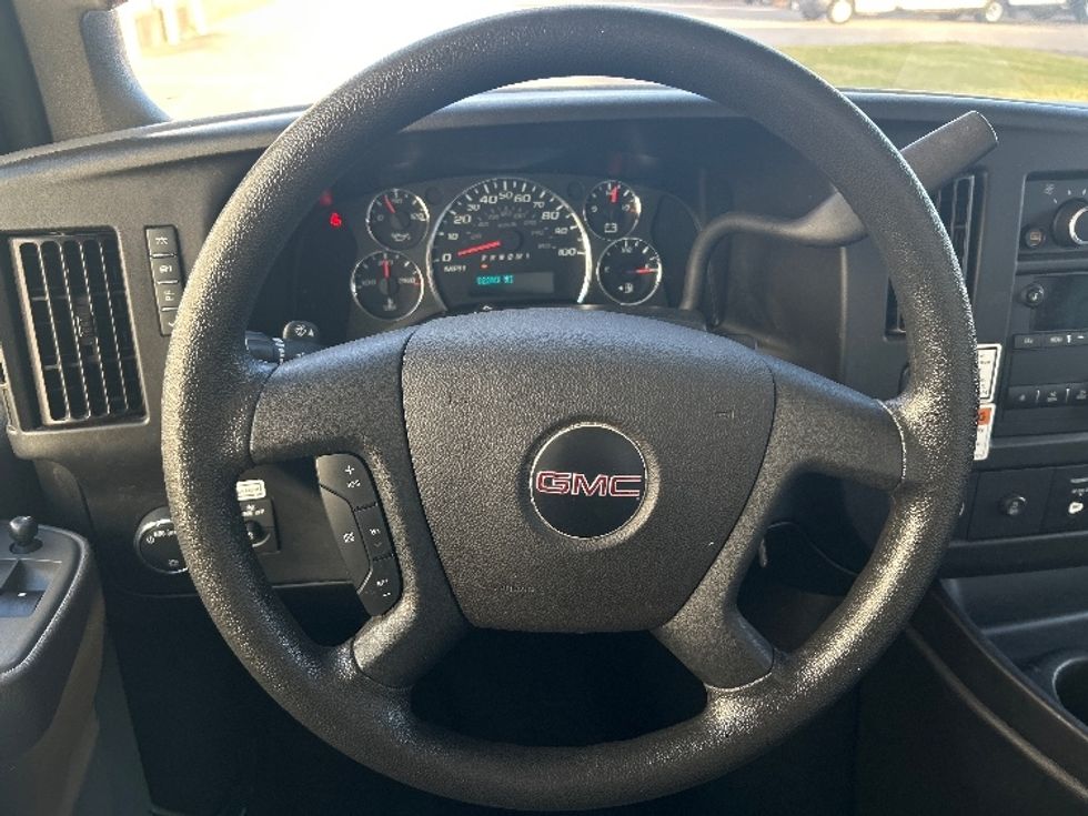 Light Duty Box Truck-Light and Medium Duty Trucks-GMC-2021-Savana G33903-Beaumont-TX-102,283\n\t\tmiles-$ 29,000 - Image 17