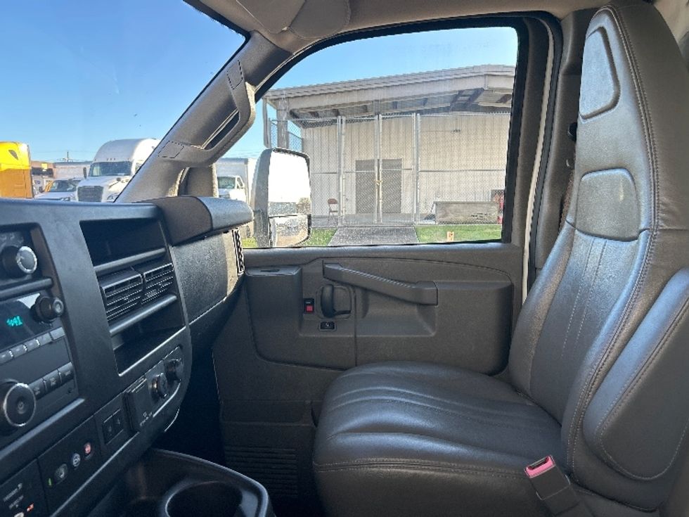 Light Duty Box Truck-Light and Medium Duty Trucks-GMC-2021-Savana G33903-Beaumont-TX-102,283\n\t\tmiles-$ 29,000 - Image 18