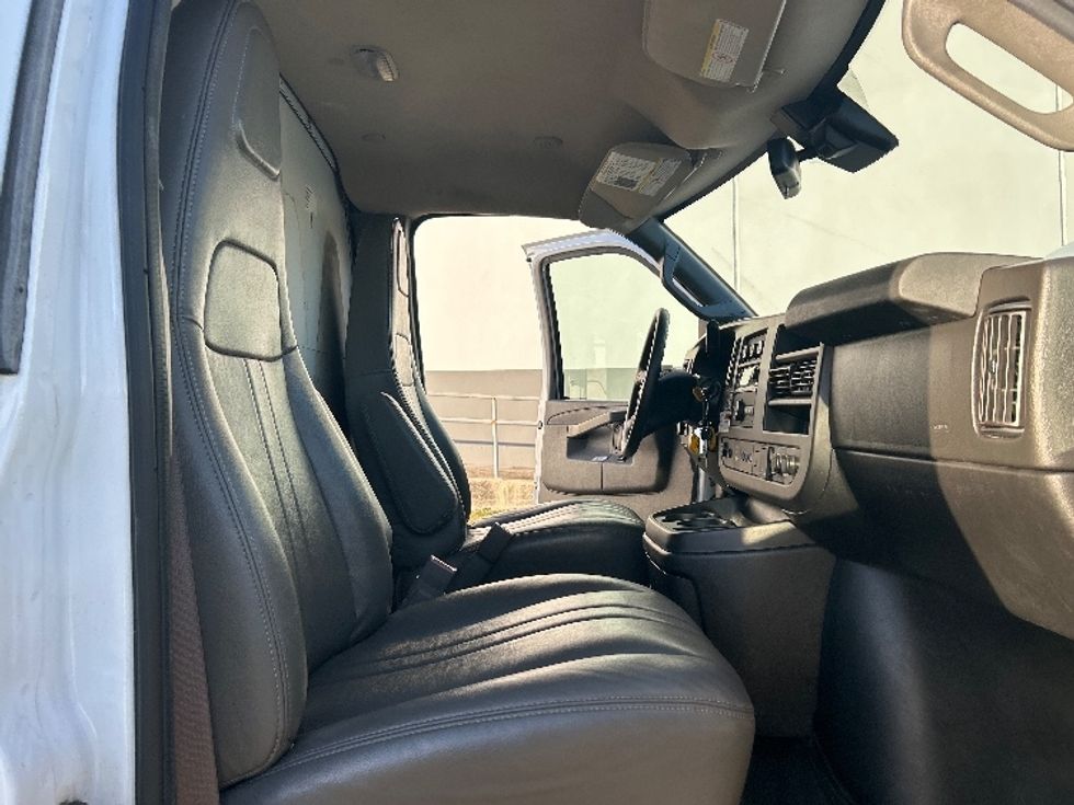Light Duty Box Truck-Light and Medium Duty Trucks-GMC-2021-Savana G33903-Beaumont-TX-102,283\n\t\tmiles-$ 29,000 - Image 19