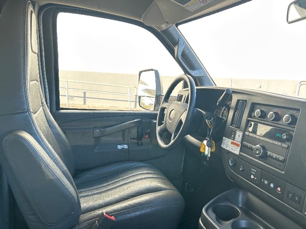 Light Duty Box Truck-Light and Medium Duty Trucks-GMC-2021-Savana G33903-Beaumont-TX-102,283\n\t\tmiles-$ 29,000 - Image 21
