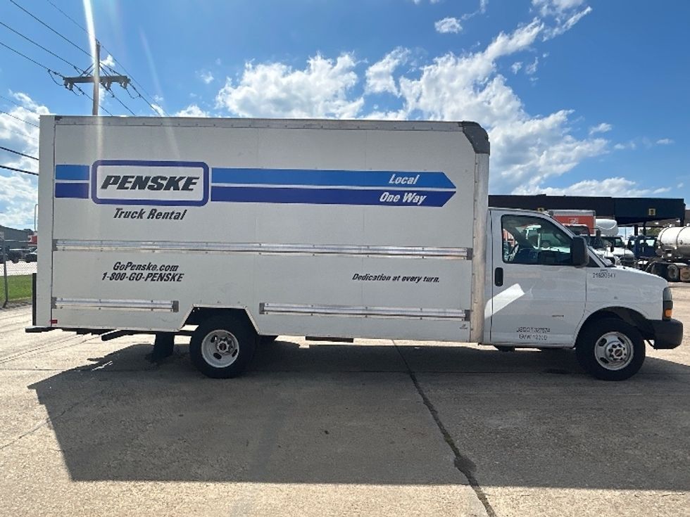 Light Duty Box Truck-Light and Medium Duty Trucks-GMC-2021-Savana G33903-Beaumont-TX-111,065\n\t\tmiles-$ 26,750 - Image 14